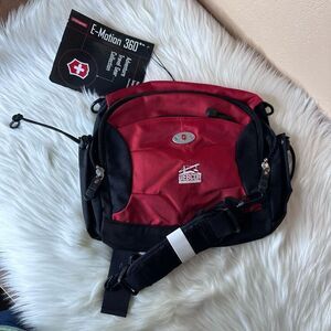 Victorinox Swiss Army Lumbar Pack Docking Bag Red/Black
